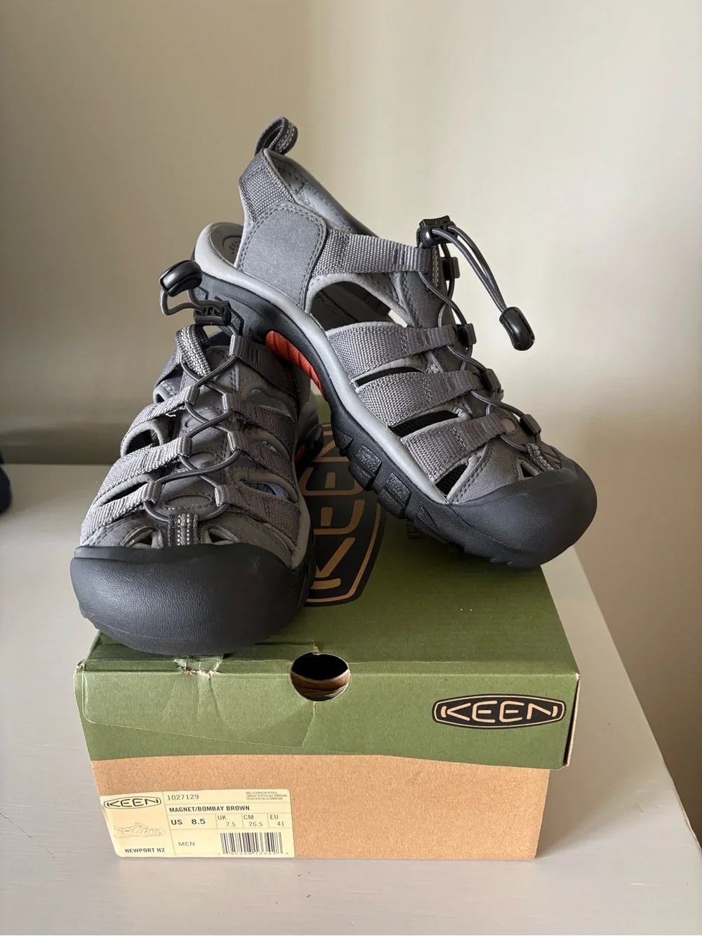 KEEN Men's Newport H2 Closed-Toe Hiking Sandal Magnet Gray 8.5
